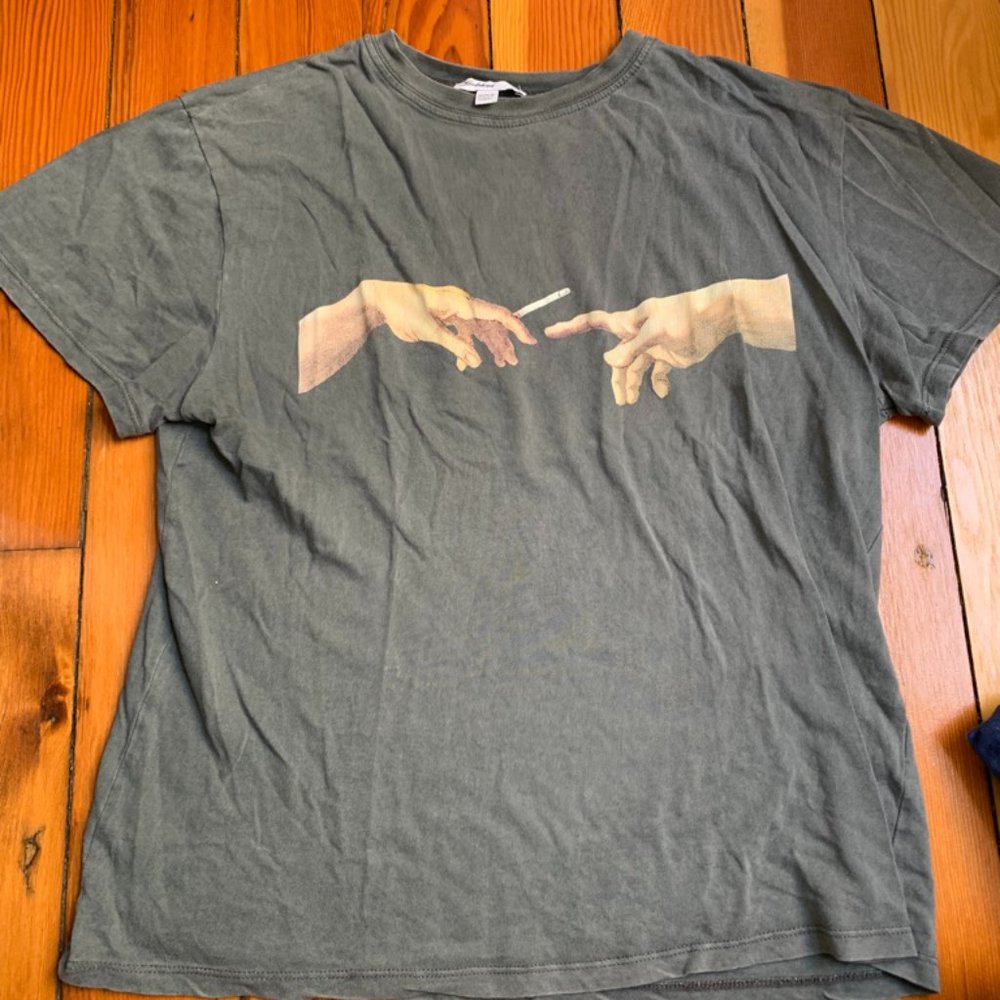 Subdued Graphic Tshirt Size S